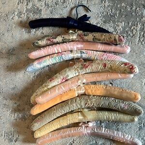 Set of 10 padded hangers